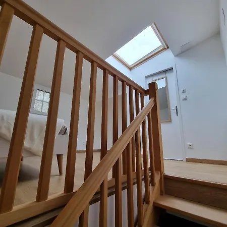 Duplex Entierement Renove *